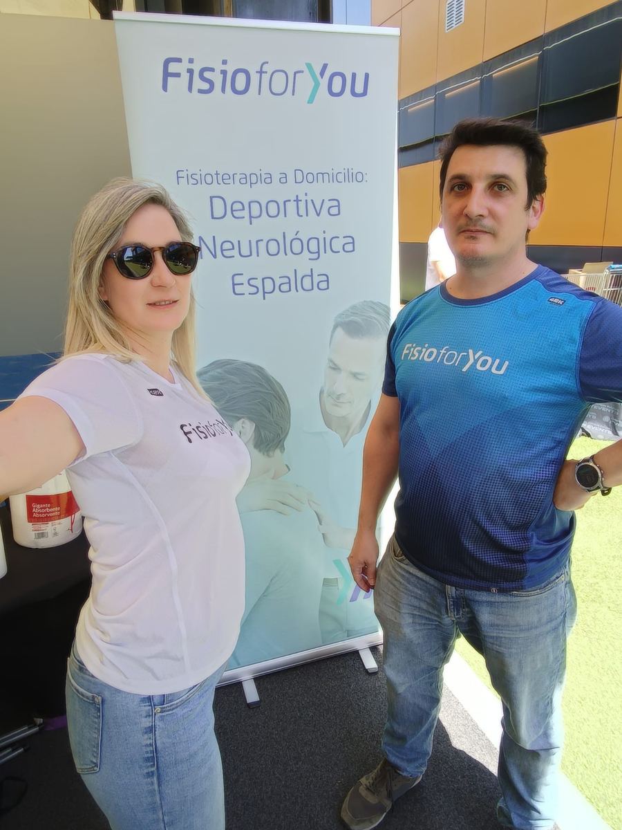 Equipo de FisioForYou, fisioterapia a domicilio en Valencia, en un evento deportivo